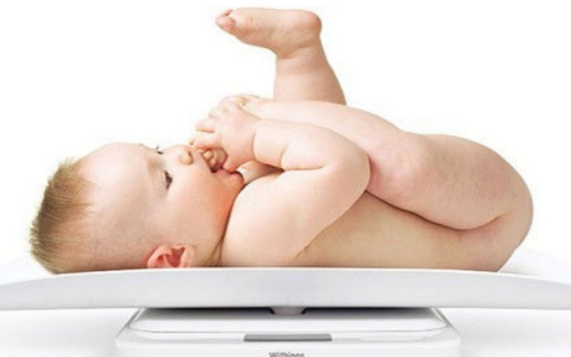 Bé tăng cân tốt là dấu hiệu sẵn sàng ăn dặm